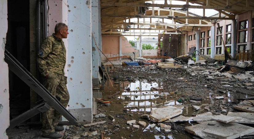 HÁBORÚ: Ukrajna utasította a csapatait, hogy hagyják el a kulcsfontosságú keleti várost