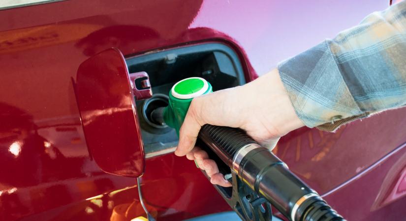 Az FBSZ elnöke arra kéri az autósokat, hogy spóroljanak az üzemanyaggal