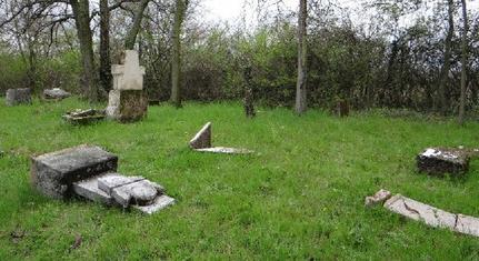 Két 13 éves fiú rongált meg sírokat a budakeszi zsidó temetőben