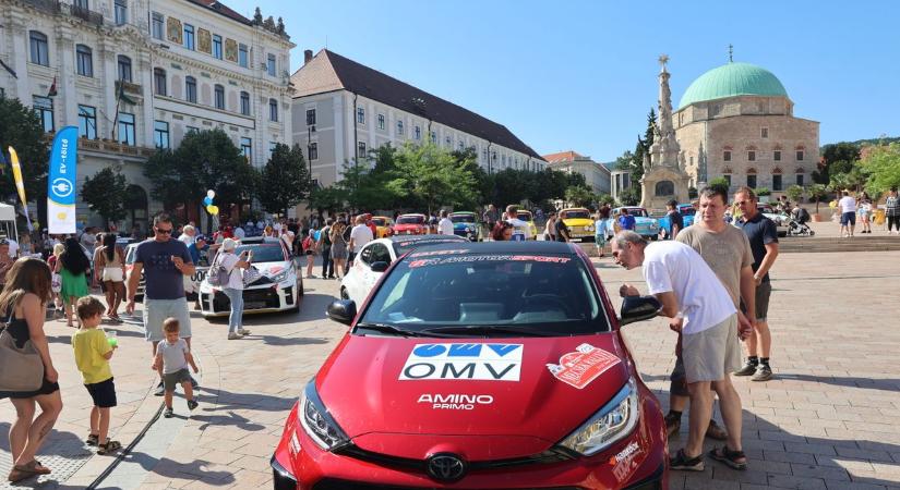 Felvonult a Mecsek Rallye mezőnye Pécs szívében