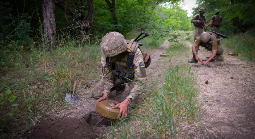 Ukrajnának tíz évre lesz szüksége területe aknamentesítéséhez
