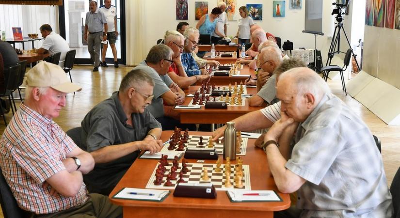 Káposztás Miklós emlékverseny a senior sakkozóknak