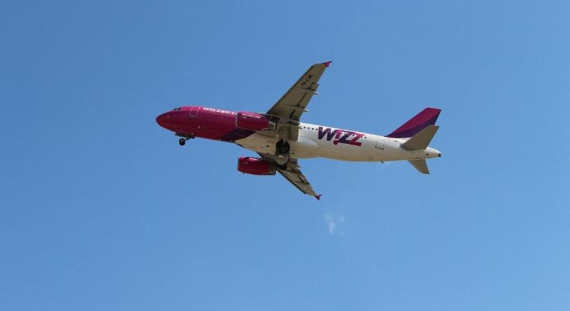 Ez botrány: A WizzAir megint cserben hagyta a magyar utasokat Párizsban