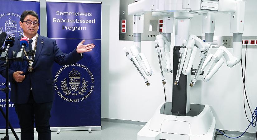 Menő robotsebész áll munkába a Semmelweis Egyetemen