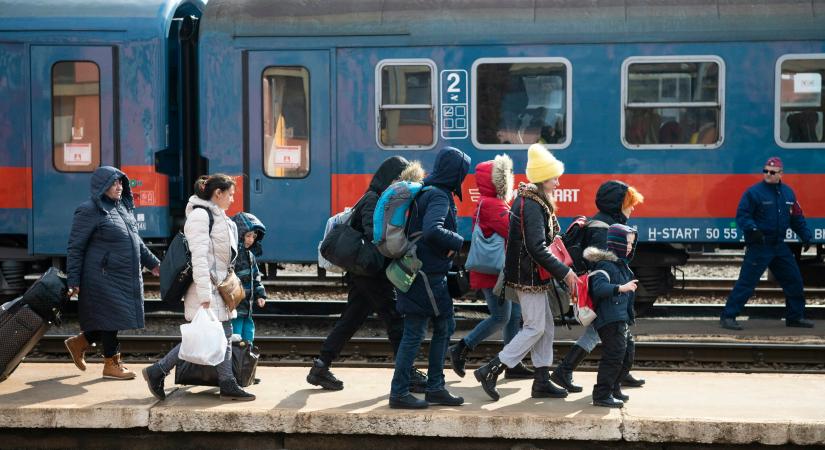 Több mint 13 ezren menekültek pénteken a háború elől Magyarországra