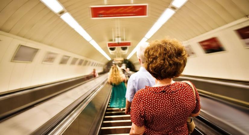 Sokkoló: elvágta a torkát egy férfi a metróalagútban