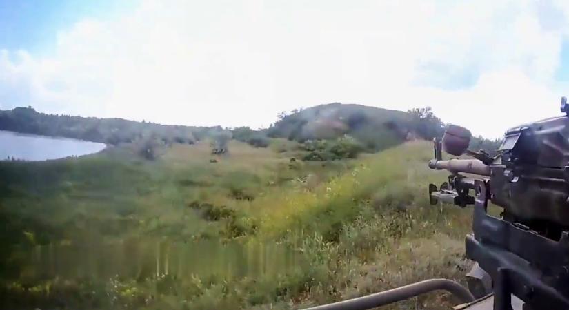 Videón, ahogy rajtaütnek az ukránok egy orosz járőrön (videó)