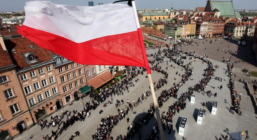 Több száz millió euró kölcsönt vesz fel Lengyelország az ukrán menekültek megsegítésére