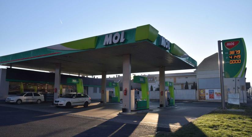 Kártalanítást ígér a MOL, ha véletlenül többet tankolt ötven liternél