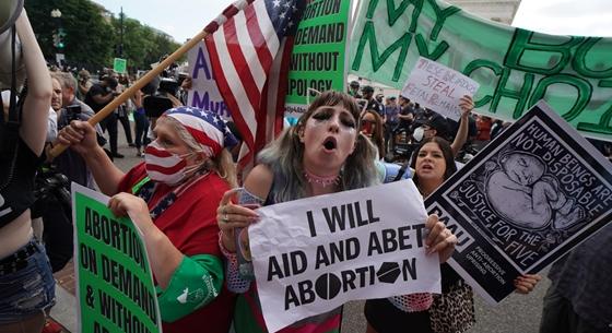 Ezek a cégek segítik az abortuszra szoruló munkavállalóikat