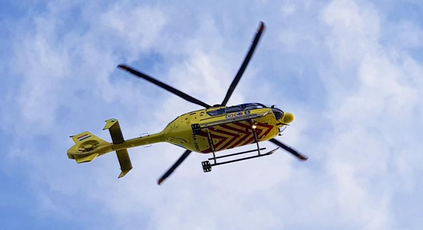 Balatonfőkajárra mentőhelikopter érkezett a hármas karambolhoz