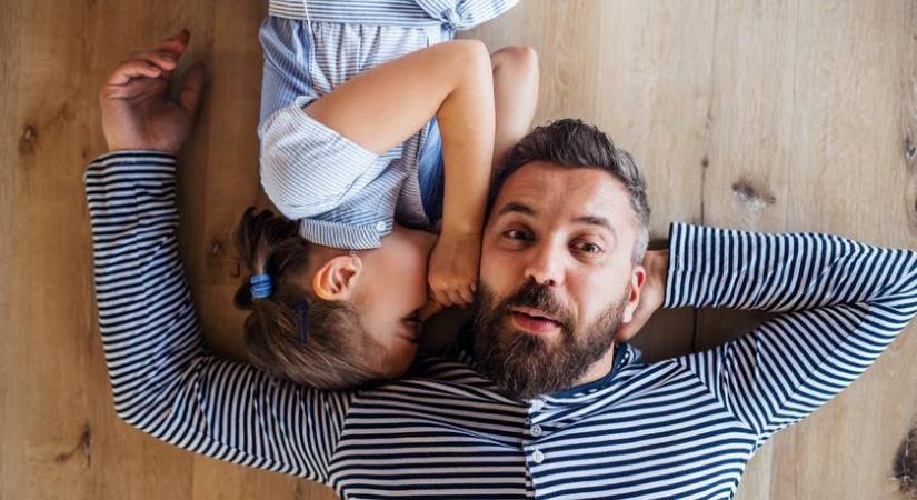 Mennyi időt töltenek kettesben gyerekeikkel a magyar apák? Friss felmérés
