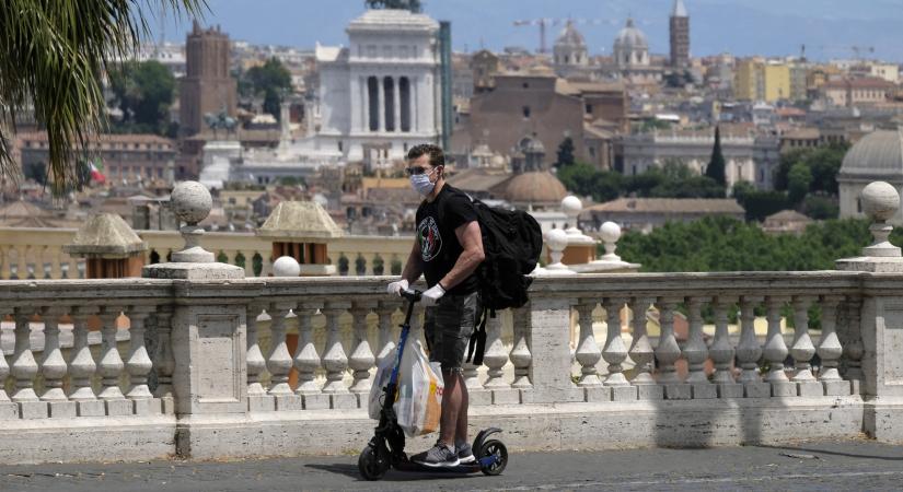 Rómának elege van a rollerpokolból, januártól szigorú szabályok jönnek