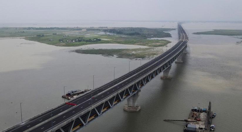 Felavatták Banglades leghosszabb, hat és fél kilométeres hídját
