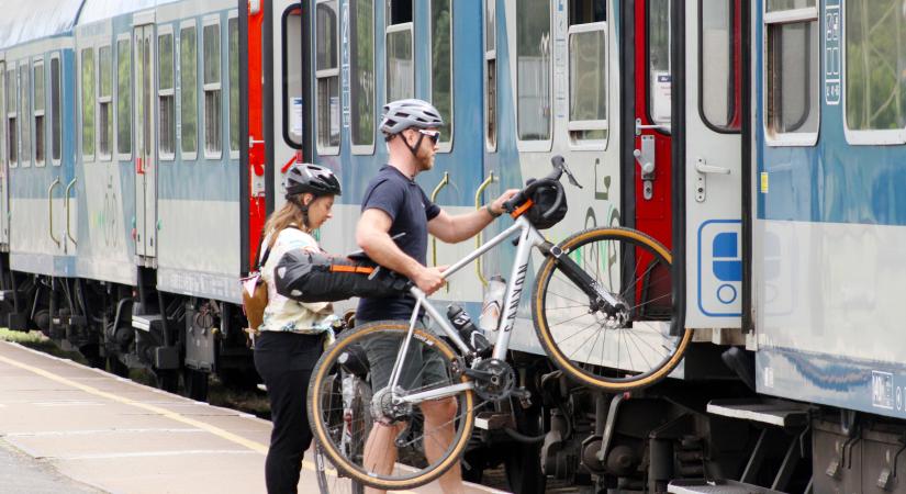 Így vonatozhatsz bicajjal a nyáron