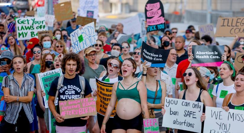 Térképpel segíti a Bloomberg az abortusz választó nőket