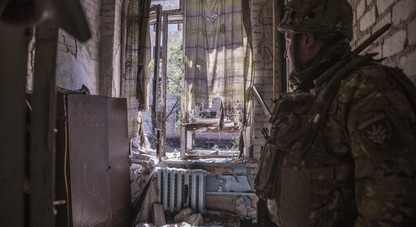 Elfoglalták az oroszok a rommá lőtt Szeverodonyecket