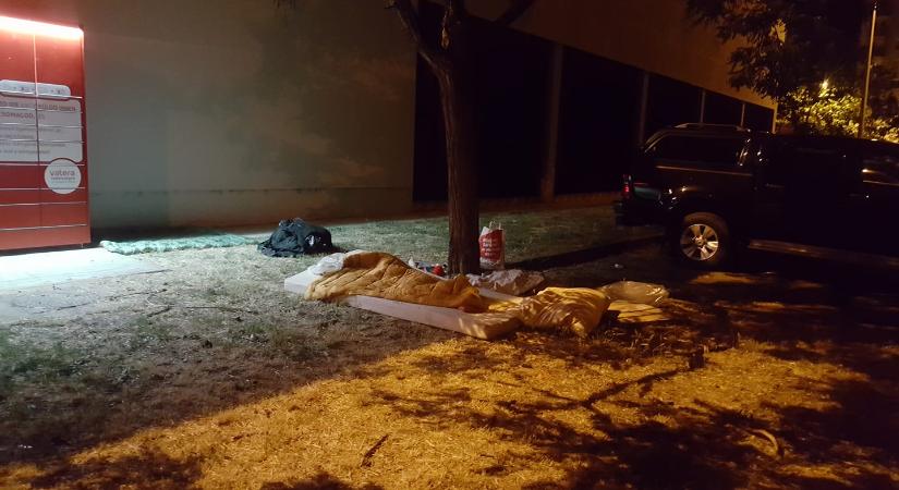 “Ismét megjelentek Debrecenben az első hajléktalantáborok” – figyelmeztetést adott ki Herpergel Róbert