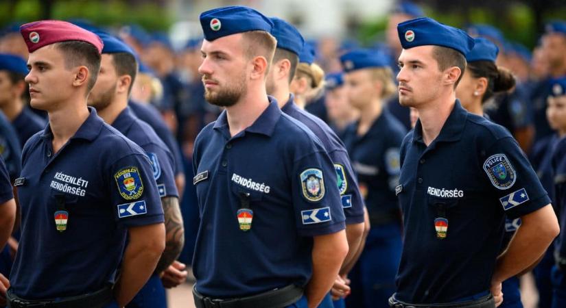 Fekete-Győr András (Facebook): Pintér Sándor szerint azért nincs elég rendőr, mert olyan jól megy a gazdaságnak