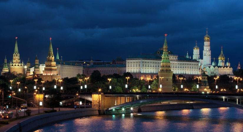 Valami történt: Vlagyimir Putyin szombat este váratlanul a Kremlbe érkezett