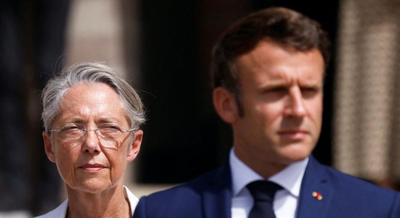 Macron megbízta eddigi miniszterelnökét, hogy július elejére „alakítson egy új cselekvő kormányt”
