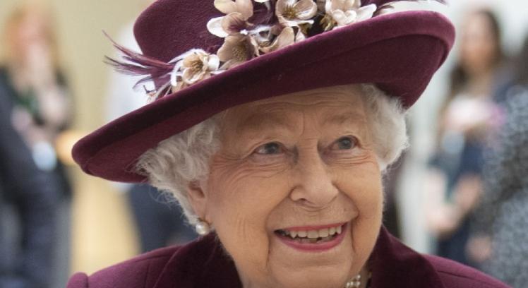 A 96 éves Erzsébet királynő tényleg álruhában ment fesztiválozni?