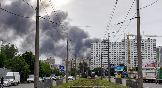 Rakétatámadás érte Kijevet vasárnap hajnalban