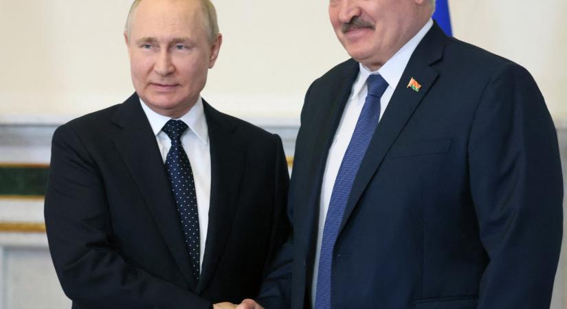 Putyin atomtöltetek célba juttatására is alkalmas rakétákat küld Fehéroroszországnak