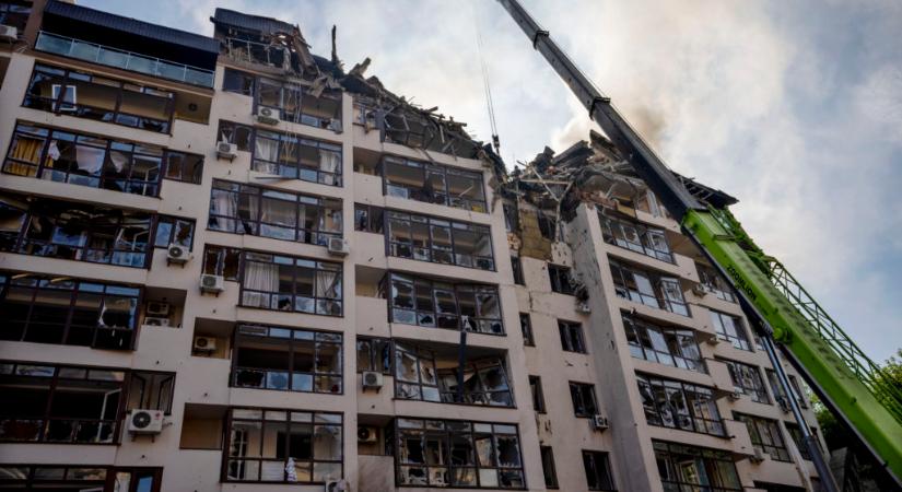 Lakóépületekbe csapódtak be rakéták Kijevben vasárnap reggel