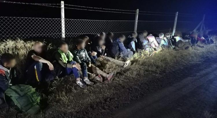 Embercsempészt és illegális migránsokat tartóztattak fel Csongrád-Csanád megyében az éjjel