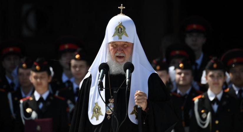 Kirill pátriárka fenékre esett istentisztelet közben