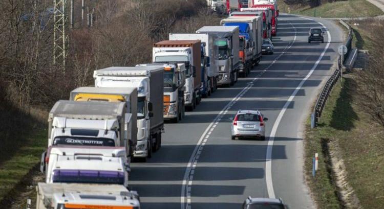 Továbbra sem kell fuvarozási engedély az ukrán teherautókra Magyarországon