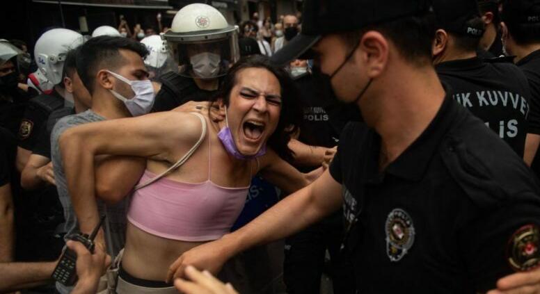 Isztambulban a rendőrség ismét meghiúsította a Pride felvonulást