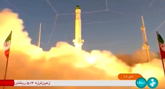 Irán felküldött egy 25 méter hosszú rakétát, Washingtonban fogják a fejüket