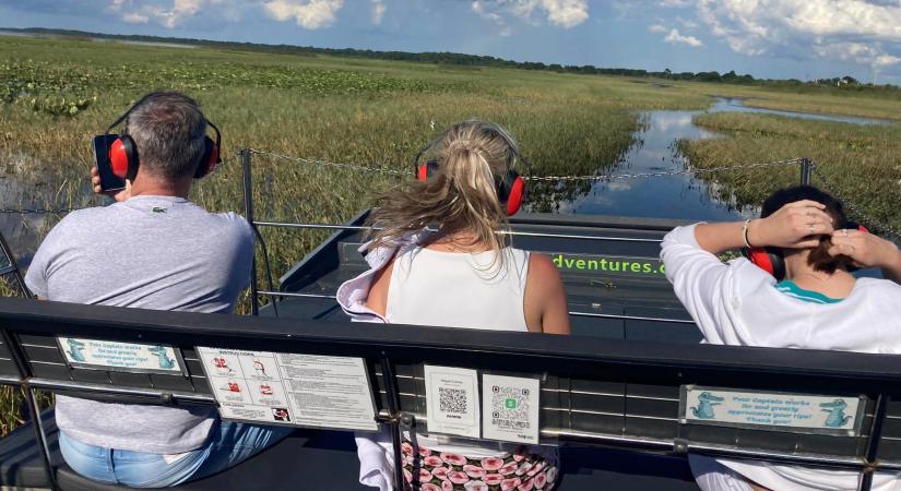 Mocsárjáró hajózás Floridában a Boggy Creek Airboat Adventures szervezésében