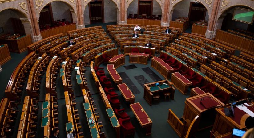 Háromnapos ülést tart a parlament, légügyi egyezményekről is döntenek