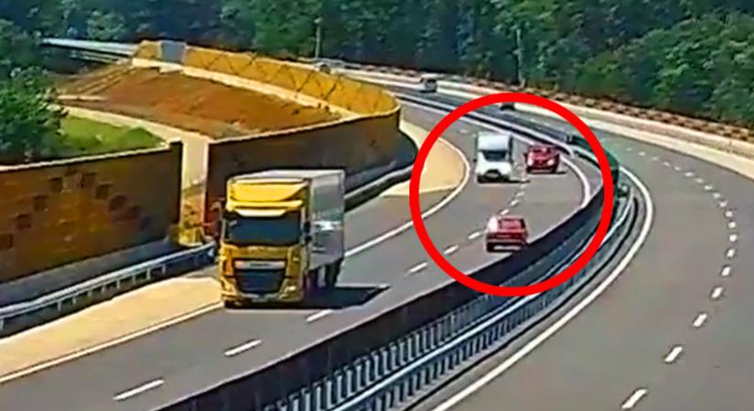 Döbbenetes videót adtak ki arról az autósról, aki szembe ment a forgalommal az M4-es autóúton