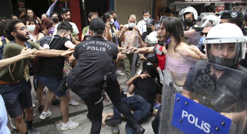 Szétverte a török rendőrség az isztambuli Pride-ot