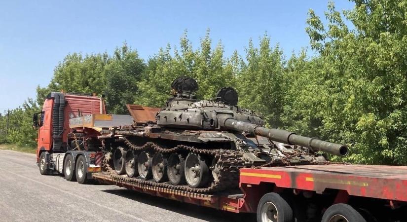 Kilőtt orosz tankokból nyílik kiállítás Varsóban