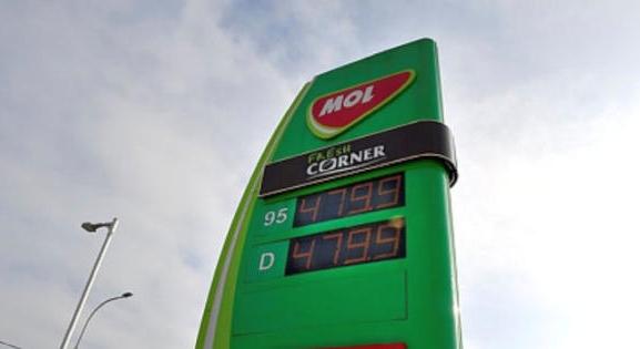 Hiába esik az olajár, a benzinkutakon ez a piaci árakban sem látszik majd
