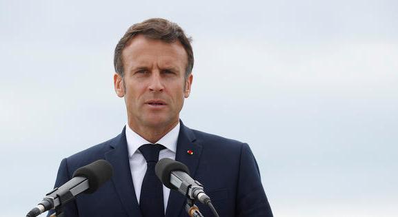 Macron az eddigi miniszterelnöknek adott újabb megbízást