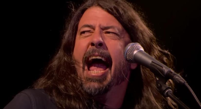 VIDEÓ: Dave Grohl az egyik példaképével állt színpadra először azt követően, hogy tavasszal elhunyt a Foo Fighters dobosa