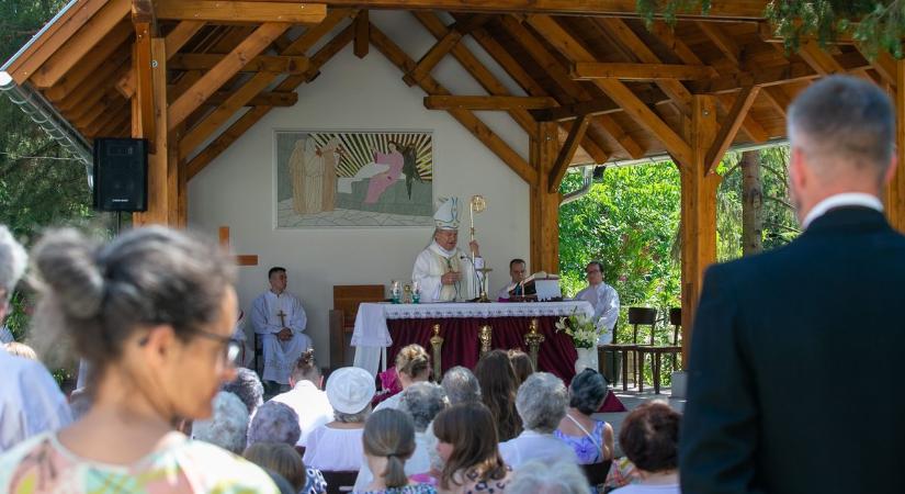 Hármas ünnepet tartottak a lakiteleki katolikus egyházközségben