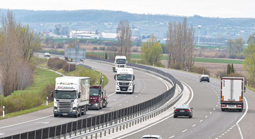 Továbbra is szabadon mehetnek Magyarországra az ukrán teherautók