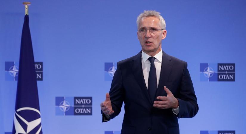 A NATO háromszázezer fölé emeli a kiemelt készültségben tartott erőinek létszámát