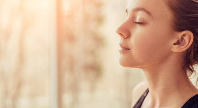 Ez az egyperces gyakorlat segít legyőzni a reggeli szorongást: egy életre megszabadulhatsz a negatív gondolatoktól