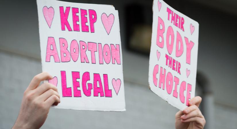 Káosz tört ki az amerikai abortuszklinikákon a Legfelsőbb Bíróság döntése miatt