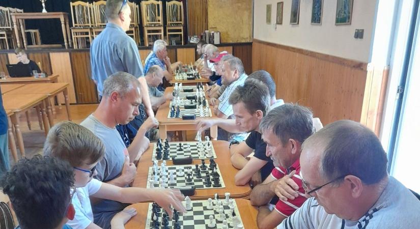 Tíz csapat mérte össze tudását a sakkversenyen