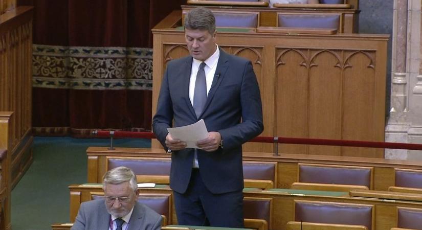 A jogállamiság kapcsán szólalt fel hétfőn a parlamentben Mihálffy Béla