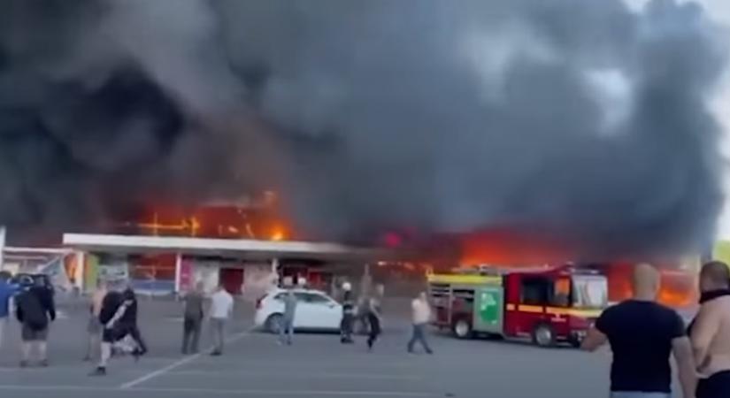 Bevásárlóközpontot rakétáztak szét az oroszok Ukrajnában – pánik, sok a halott